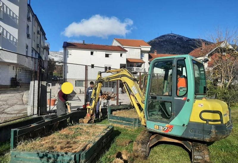 Naziru se prvi obrisi Botaničkog vrta "Kranjčević" u školskom dvorištu 